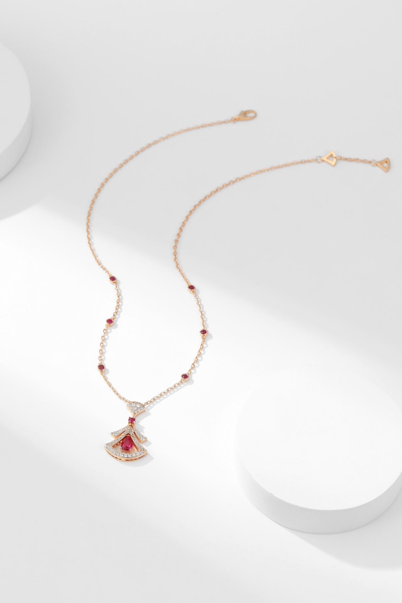 Bv1g*ai necklaces